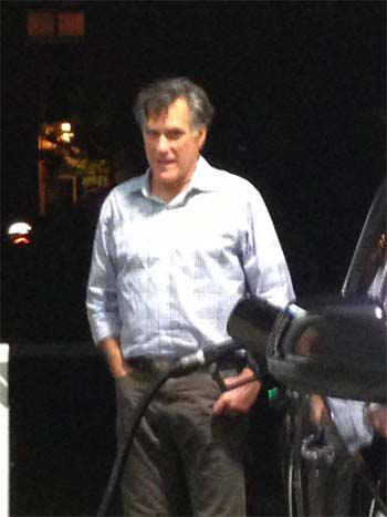 Mitt Romney pumping his own gas